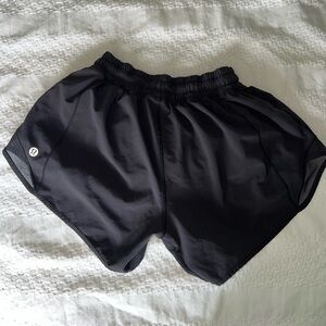 Lululemon Hotty Hot 2.5” Black Shorts